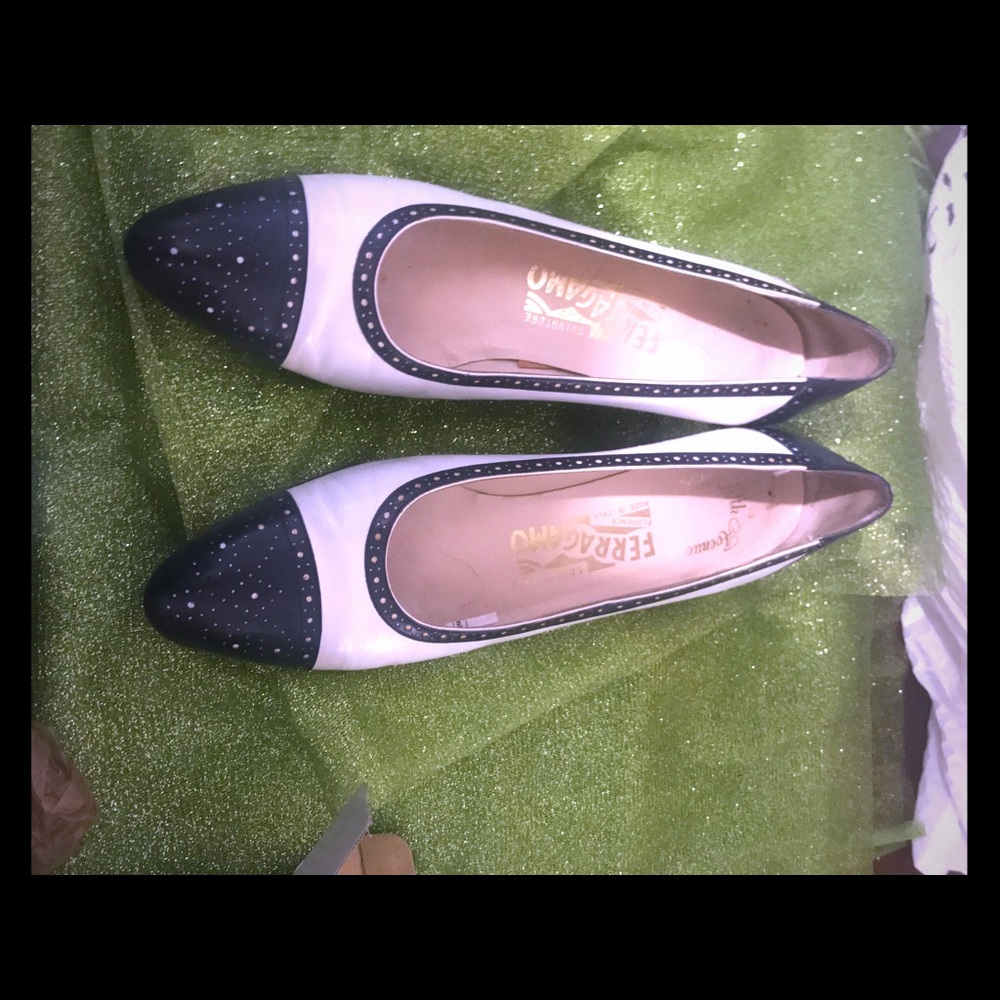 Ferragamo leather spectator pumps